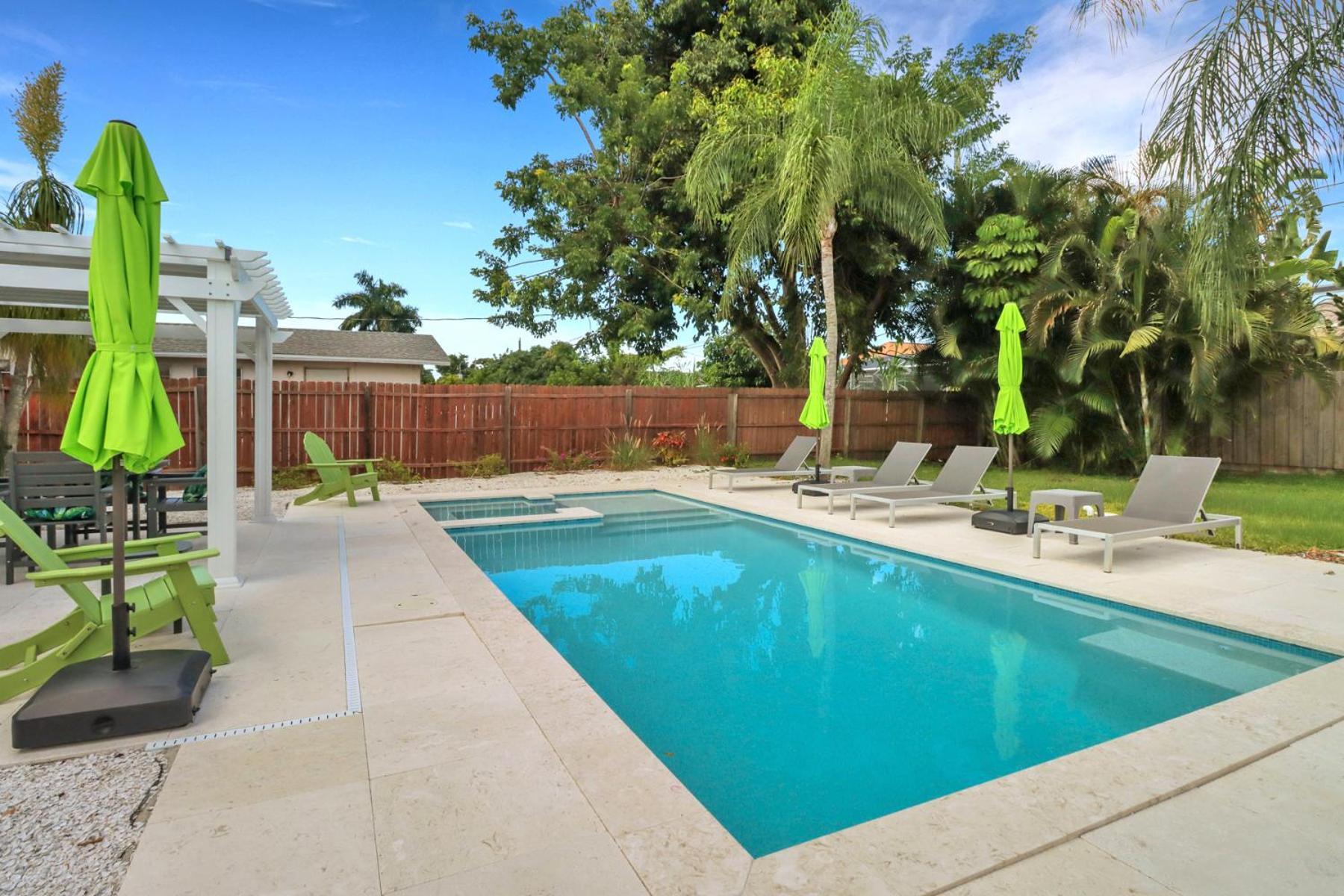 Little Beach House W/ Pool&Spa - 5 Minutes To Vanderbilt Beach Napoli Bagian luar foto